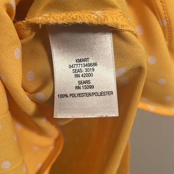 Jaclyn Smith Collection
Sleeveless Pleated Blouse
Top Yellow Polka Dot Sz S - Picture 7 of 7